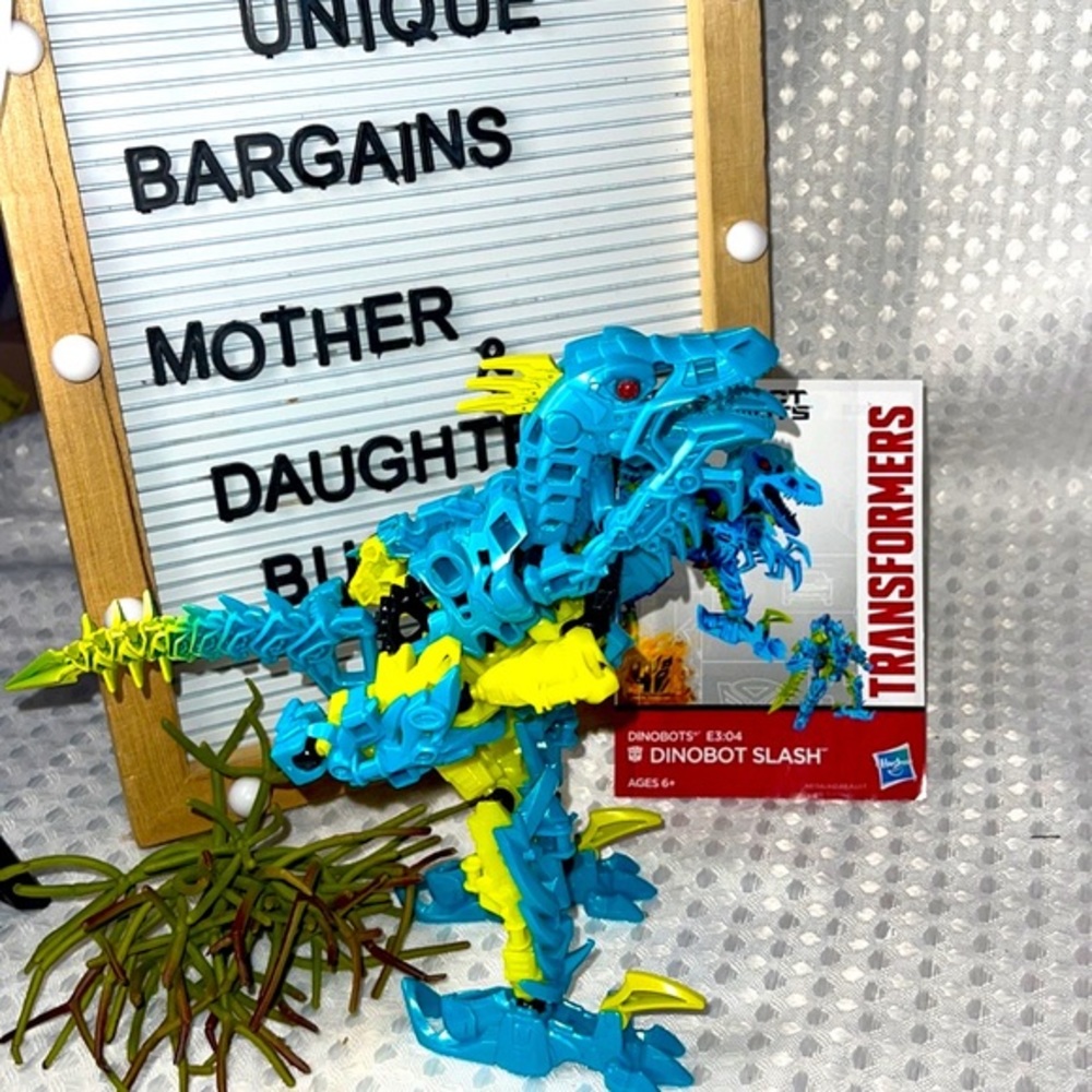 2014 Hasbro Transformers Movie AOE Construct-Bots Figure - Slash Dinobot.